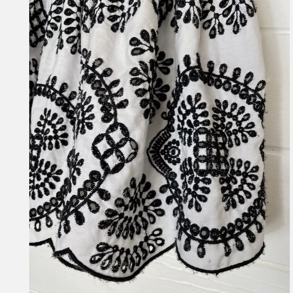 Zara Woman White Black Broderie
Anglaise Smocked Embroidered Flared
Mini Skirt - Picture 5 of 11